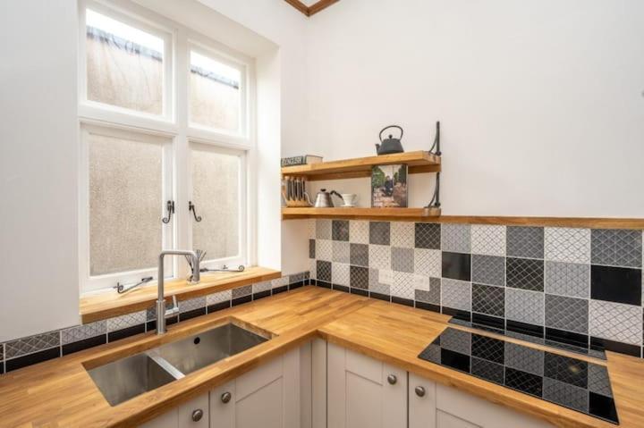 Bank House Apartments Stafford Town Centre Екстер'єр фото